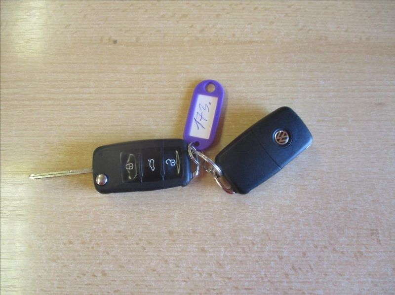 Volkswagen Golf 1,4 i 16v, aut.klima,servis, - fotka 29 z 29
