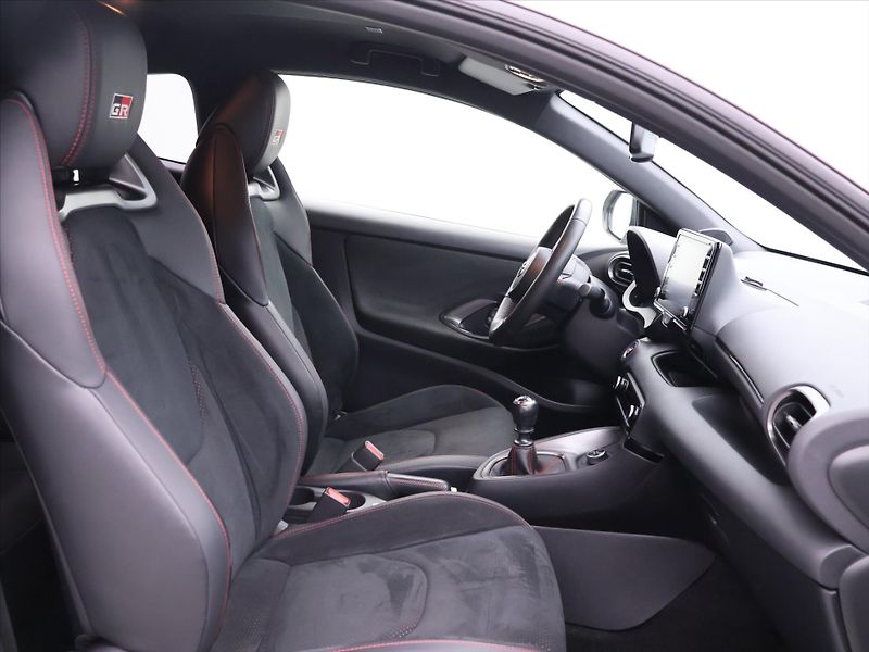 Toyota GR Yaris Four 1,6 T 192kW 4WD DPH - fotka 13 z 35