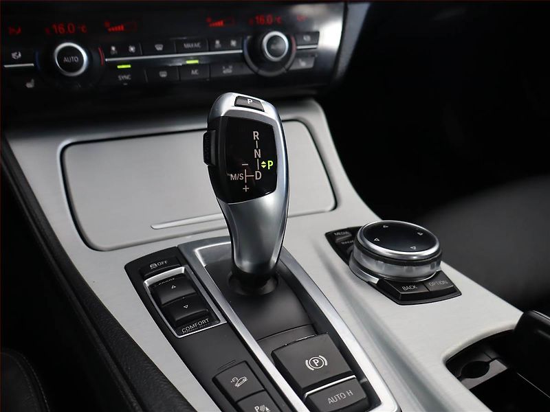 BMW Řada 5 (2013) 530d xDrive, 4X4, Automat - fotka 13 z 27
