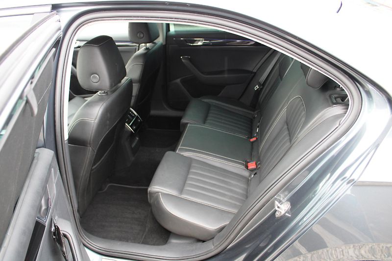 Škoda Superb (2019) 2,0TDI LAURIN & KLEMENT  LED - fotka 10 z 21