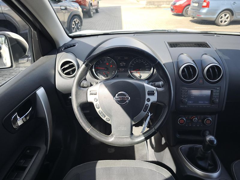 Nissan Qashqai 2010 2.0 dCi 4x2 7 MÍST (+2) - fotka 6 z 33