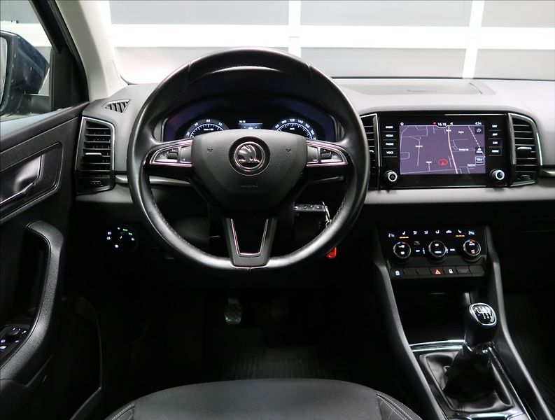 Škoda Karoq 1,5 TSI ČR 1. MAJ NAVI 2x ALU - fotka 12 z 45