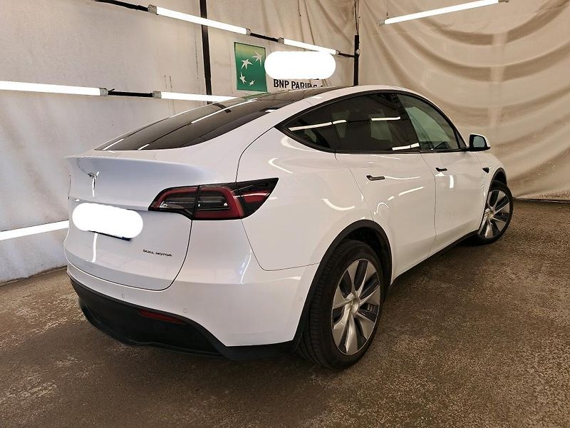 Tesla Model Y AWD Long Range    PŘIPRAVUJEME - fotka 4 z 9