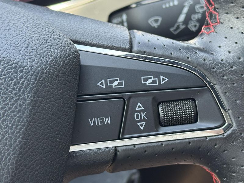 Seat Leon (2018) 1.5TSi MAN FR Virtual PANO RZV - fotka 31 z 52