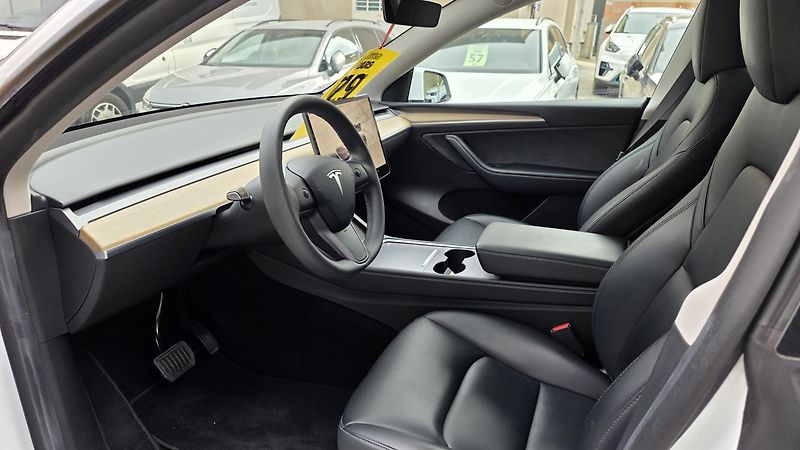 Tesla Model Y (2023) LR AWD Záruka SoH 93,2% - fotka 8 z 33