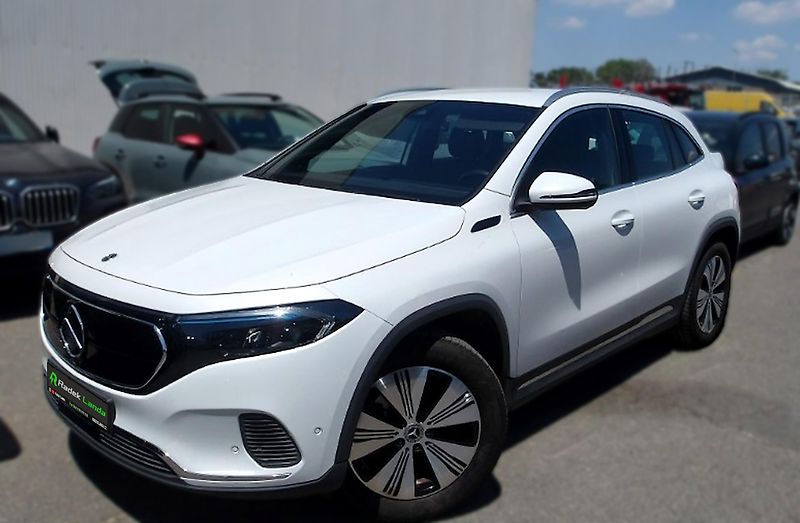 Mercedes-Benz EQA (2022) EQA 250 Sport 66 kWh - fotka 2 z 9