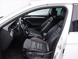 Volkswagen Passat 2,0 TDI 140kW DSG R-line CZ - náhled 10