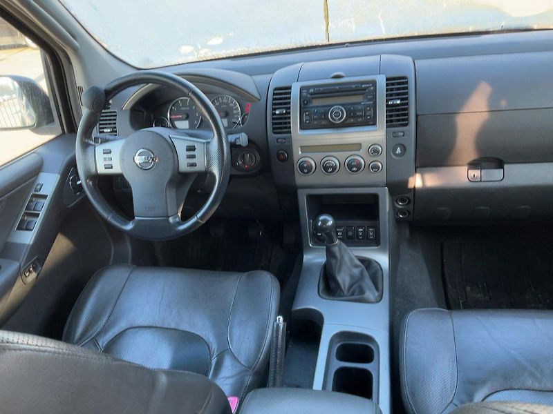 Nissan Pathfinder 2.5dCi Comfort - fotka 8 z 13