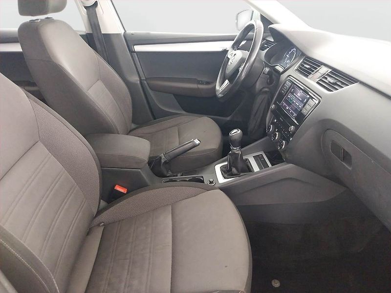 Škoda Octavia (2019) Ambition 1.6 TDI, Serv.kniha - fotka 9 z 19