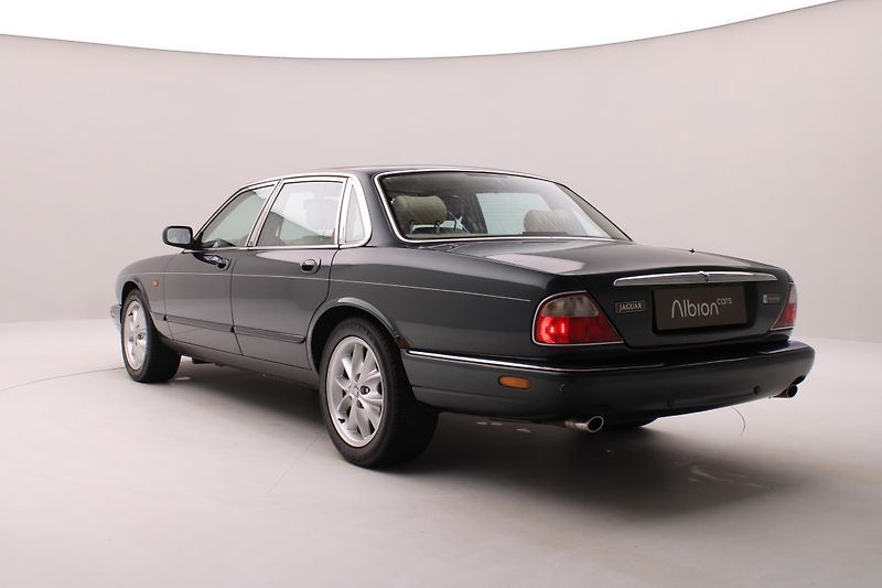 Jaguar XJ V8 4.0 SOVEREIGN AUT - fotka 10 z 31