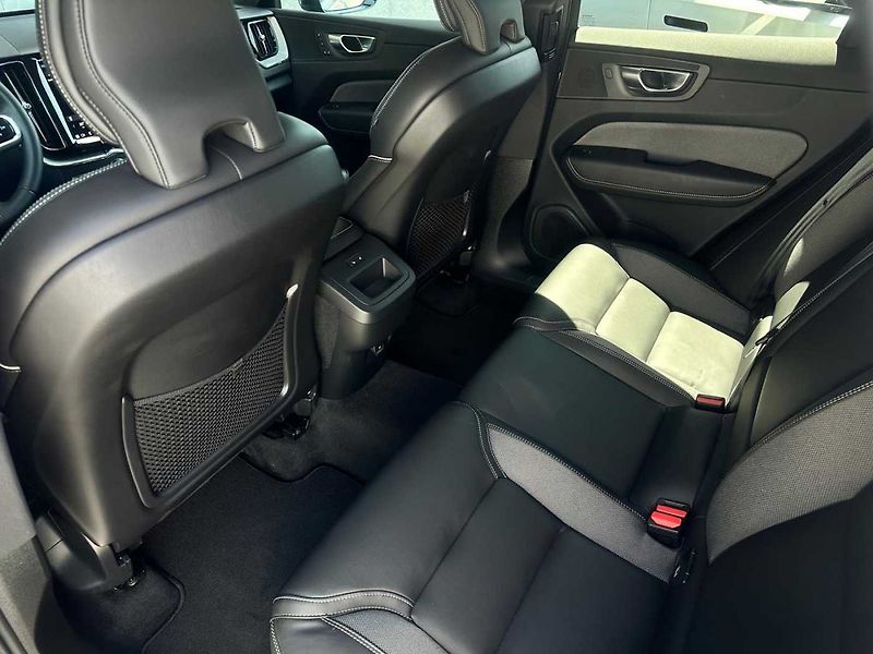 Volvo XC60 PLUS DARK B4 AWD - fotka 5 z 14