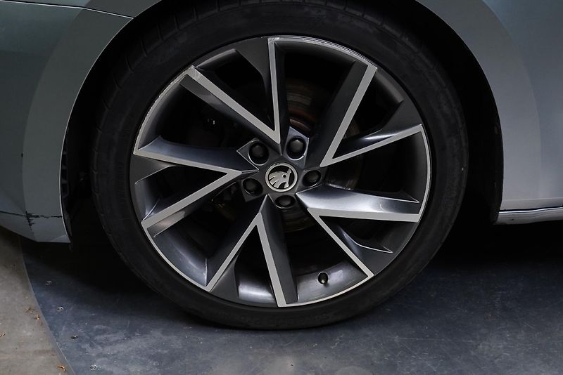 Škoda Superb - fotka 10 z 27