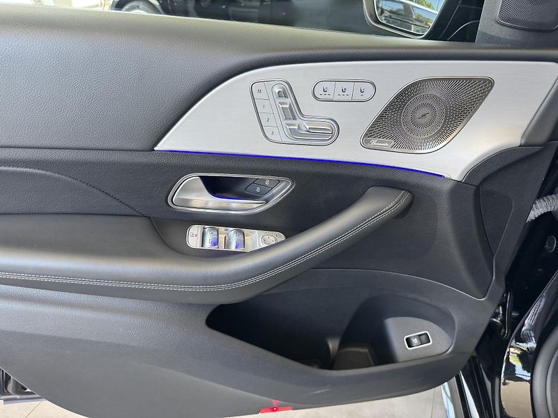 Mercedes-Benz GLE (2023) 580 4MATIC AMG PANORAMA VZDUCH - fotka 18 z 46
