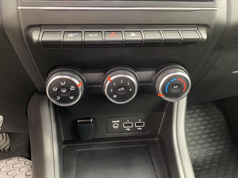 Renault Captur 1,0 TCe 67kW 1. maj. ČR - fotka 22 z 29
