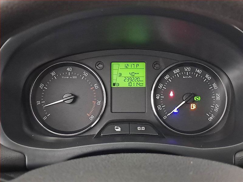Škoda Fabia (2011) 1.2 TSI, Automat, Tempomat - fotka 11 z 14
