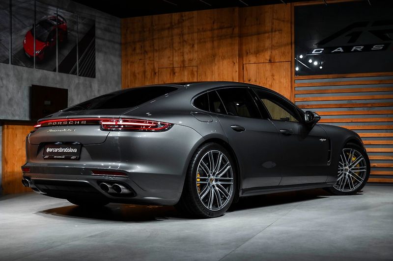 Porsche Panamera Turbo S E-hybrid, SportDesign, - fotka 25 z 25