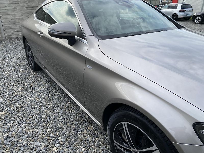 Mercedes-Benz Třídy C C 400 COUPE 4MATIC 51.000KM - fotka 60 z 149