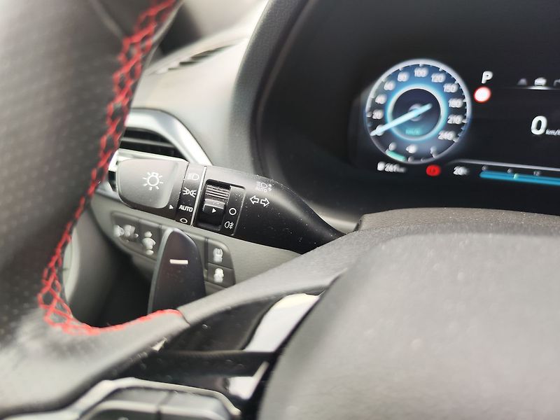 Hyundai i30 1.5 T-GDi/103kW N-Line DCT - fotka 27 z 32