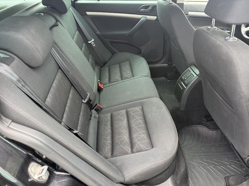 Škoda Octavia 1,6TDI 77kW XENONY - fotka 13 z 20