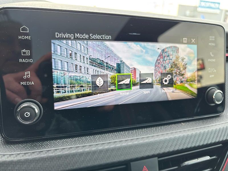 Škoda Kamiq 1.0TSi 85 kW MONTE CARLO DSG - fotka 18 z 30