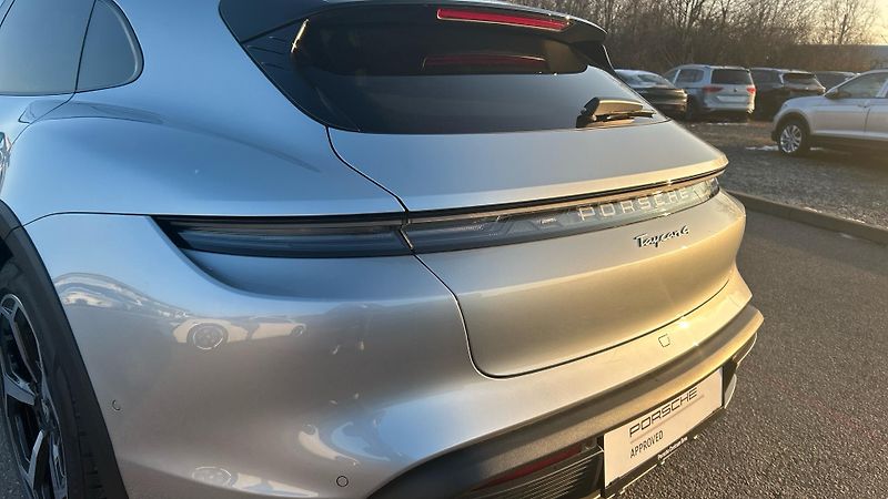 Porsche Taycan 4 Cross Turismo - fotka 14 z 29