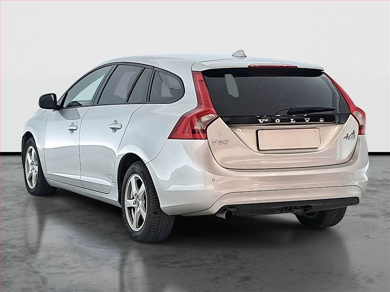 Volvo V60 (2017) D3 2.0, Navi, Tempomat - fotka 4 z 18