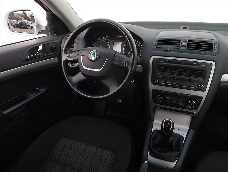 Škoda Octavia (2012) Elegance 2.0 TDI, Tempomat - fotka 7 z 19