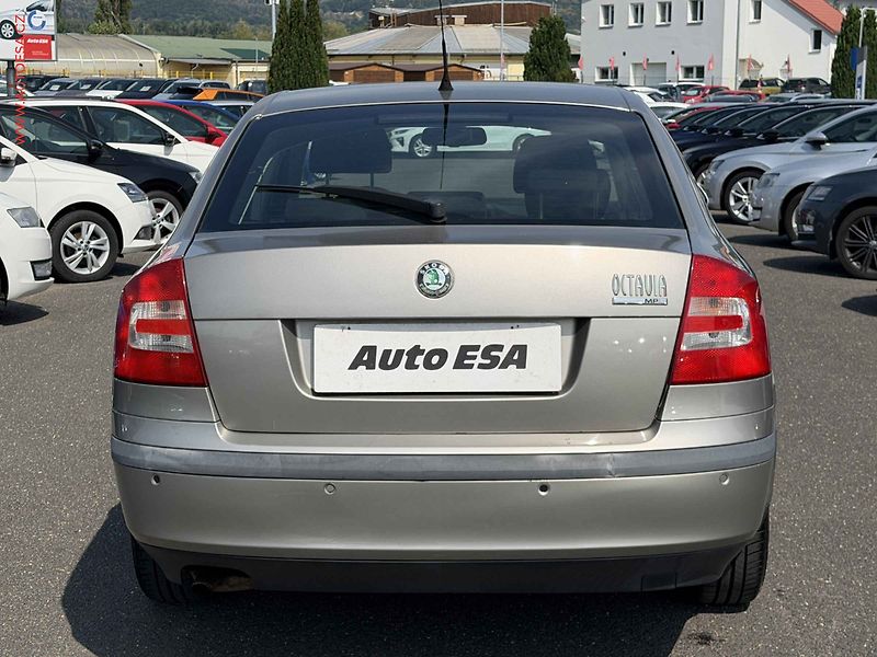 Škoda Octavia (2007) 1.6i, AC, el. výbava - fotka 5 z 16