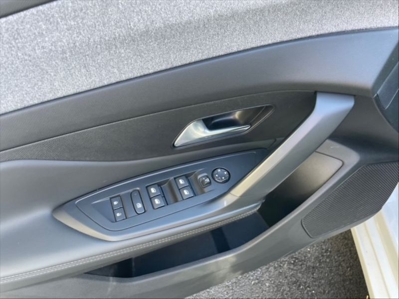 Peugeot 308 1,5 BHDi 130 Allure AT - fotka 11 z 11