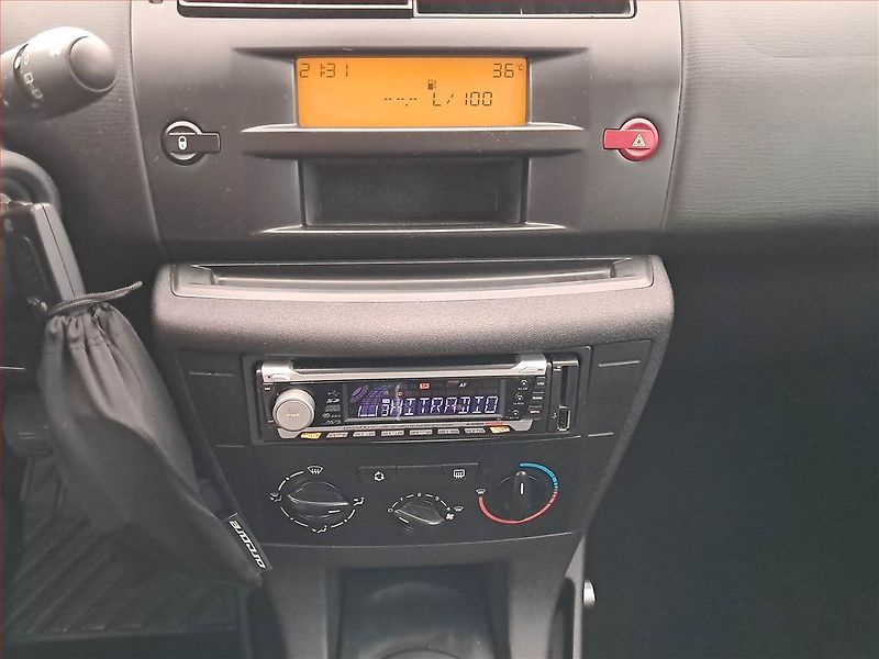 Citroën C4 (2006) 1.4 16V, po STK, dobrý stav - fotka 12 z 17