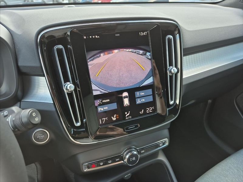 Volvo XC40 1,5 T2 FWD Momentum - fotka 17 z 18