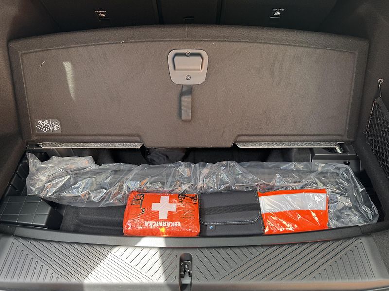 BMW X3 40xD-M PAKET-R19-LED-H&K - fotka 34 z 36