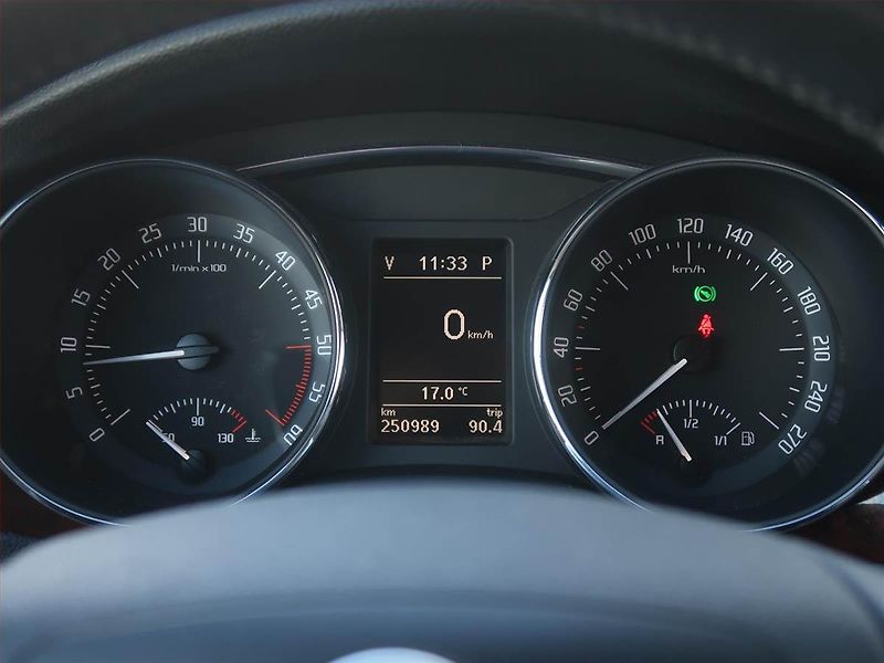 Škoda Superb (2012) Elegance 2.0 TDI, Automat - fotka 11 z 16