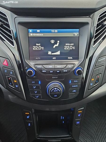 Hyundai i40 100kW VÝHŘEV KAMER DPH - fotka 19 z 44