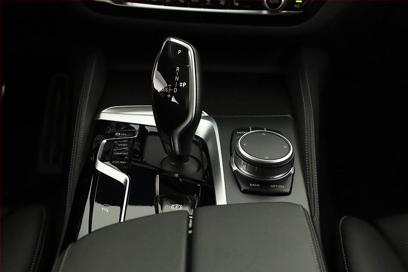 BMW Řada 5 (2021) 540d xDrive - fotka 10 z 18