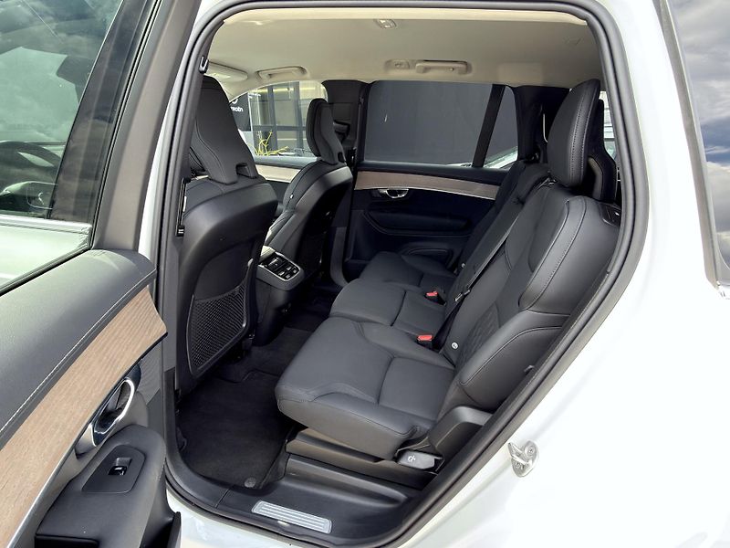 Volvo XC90 B5 AWD PLUS BRIGHT // 7M +kola - fotka 14 z 52