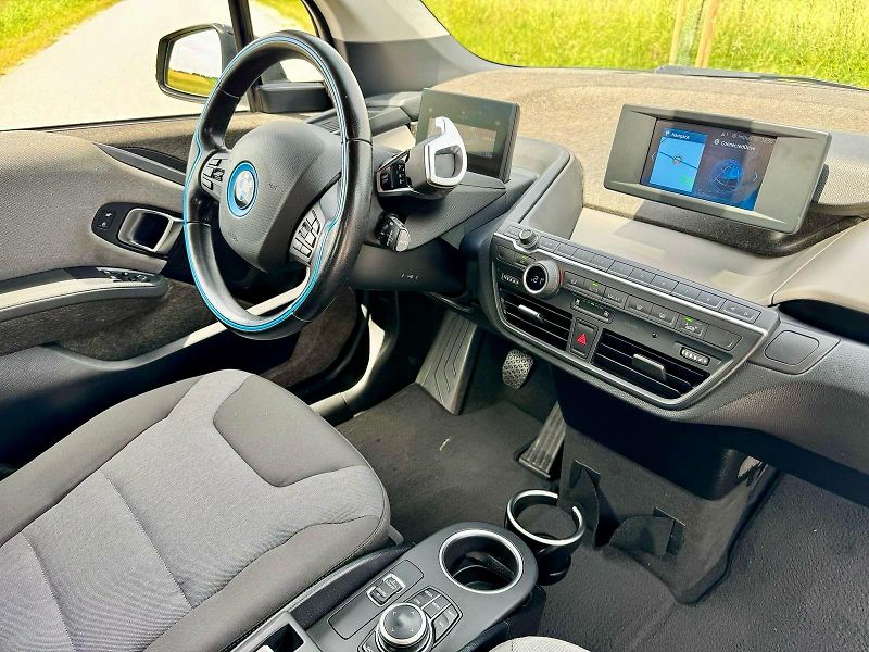 BMW i3 (2022) 120Ah, SoH 90% - fotka 10 z 18