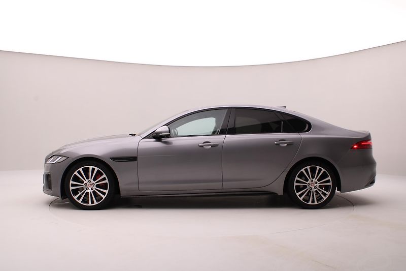 Jaguar XF D200 R-DYNAMIC AWD REZERVACE - fotka 9 z 48