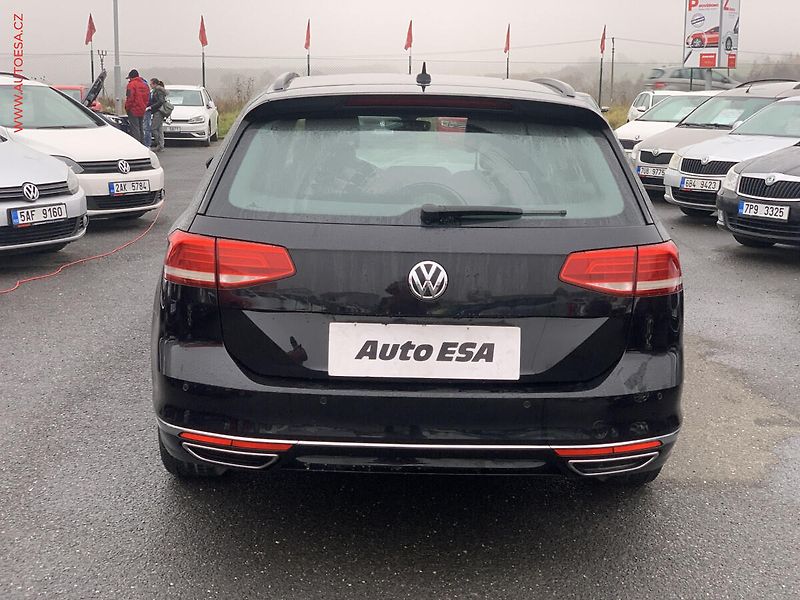 Volkswagen Passat (2015) 2.0 TDi, R-Line, DSG, LED - fotka 5 z 22