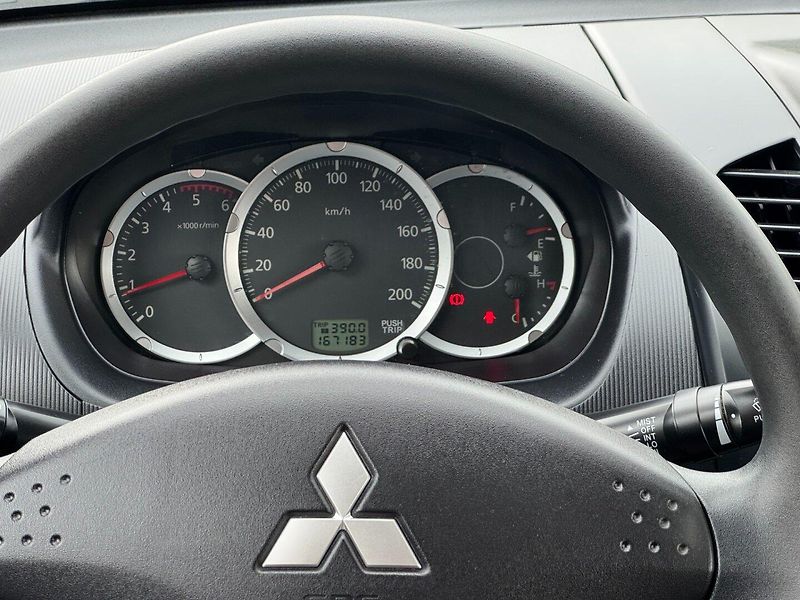 Mitsubishi L200 (2011) 2.5 DI-D 100KW 4WD HARDTOP - fotka 15 z 29