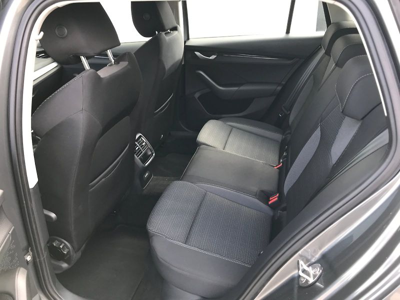 Škoda Octavia (2025) COMBI TOP SELECTION 1,5 TSI 85 - fotka 12 z 25