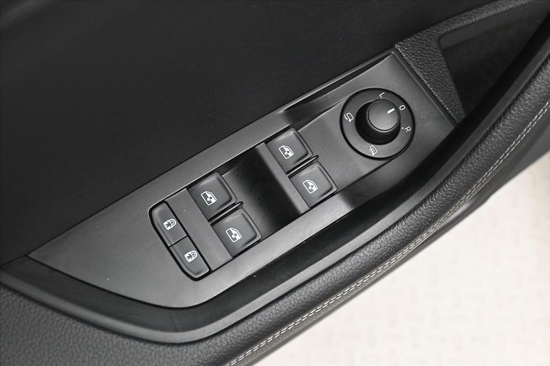 Škoda Superb 2,0 TDI 110 kW DSG Style Záruk - fotka 26 z 32