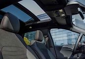 Panoramatické střešní okno půjde otvírat