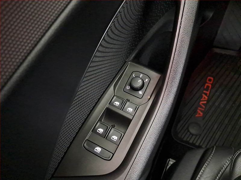 Škoda Octavia (2023) 2.0 TDI - fotka 15 z 16