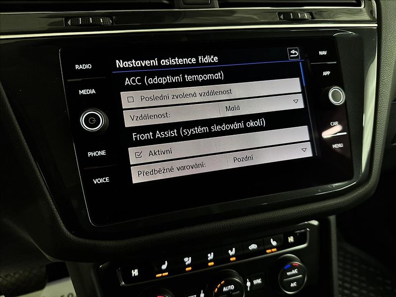 Volkswagen Tiguan Allspace R-LINE 140kW 4M HUD DCC LED - fotka 23 z 52