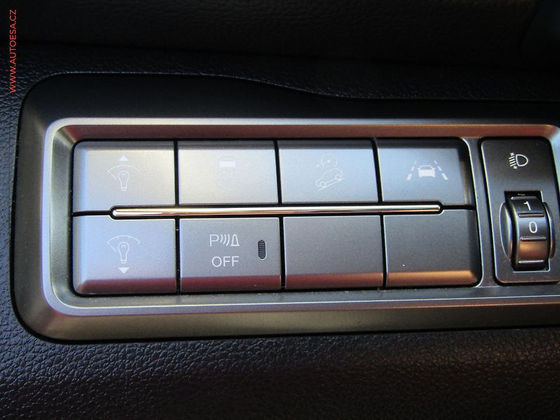 SsangYong Tivoli (2020) 1.5 TGDi, Kamera - fotka 16 z 18