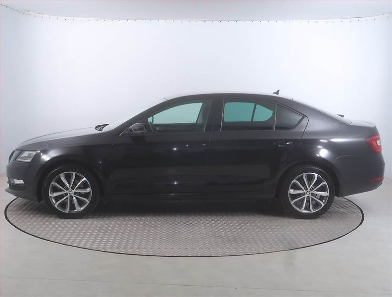 Škoda Octavia (2020) Ambition 1.5 TSI, Serv.kniha - fotka 3 z 16