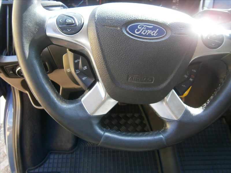 Ford Tourneo Custom 2,2 TDCi  TITANIUM - fotka 21 z 23