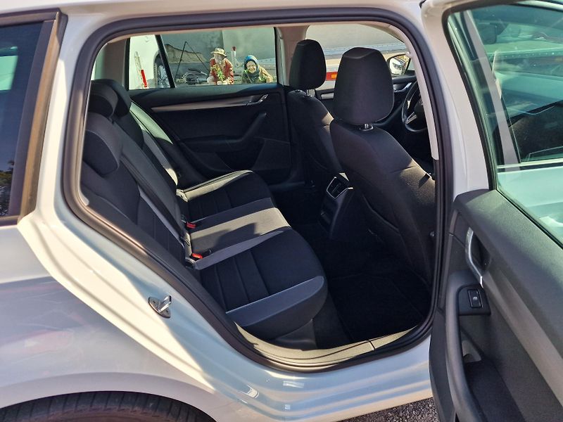 Škoda Octavia 1,6TDI JOY 81KW - fotka 10 z 16