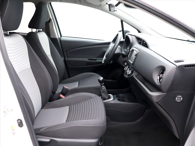 Toyota Yaris 1,5 VVT-iE 82kW Active Trend C - fotka 12 z 38